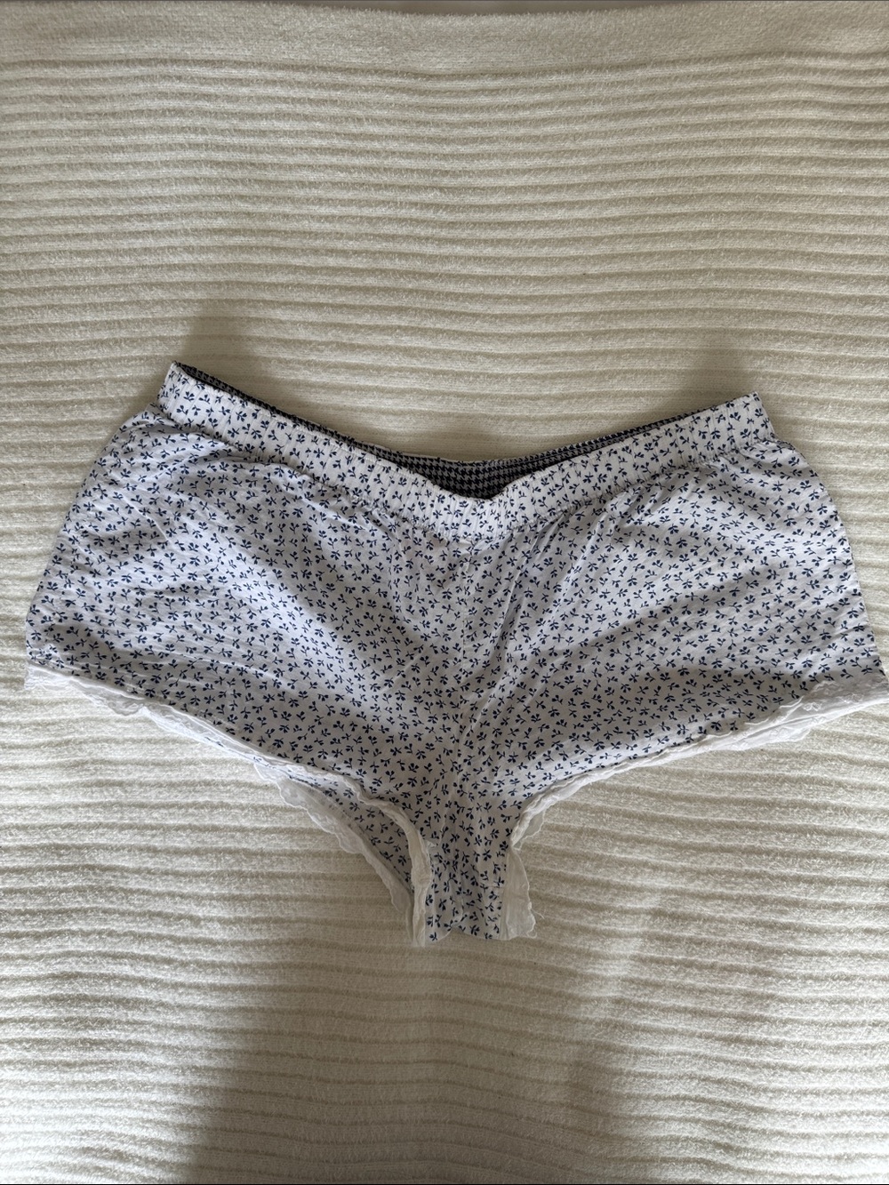 VICTORIA’S SECRET | White Blue Floral Cotton Lounge Shorts Medium M